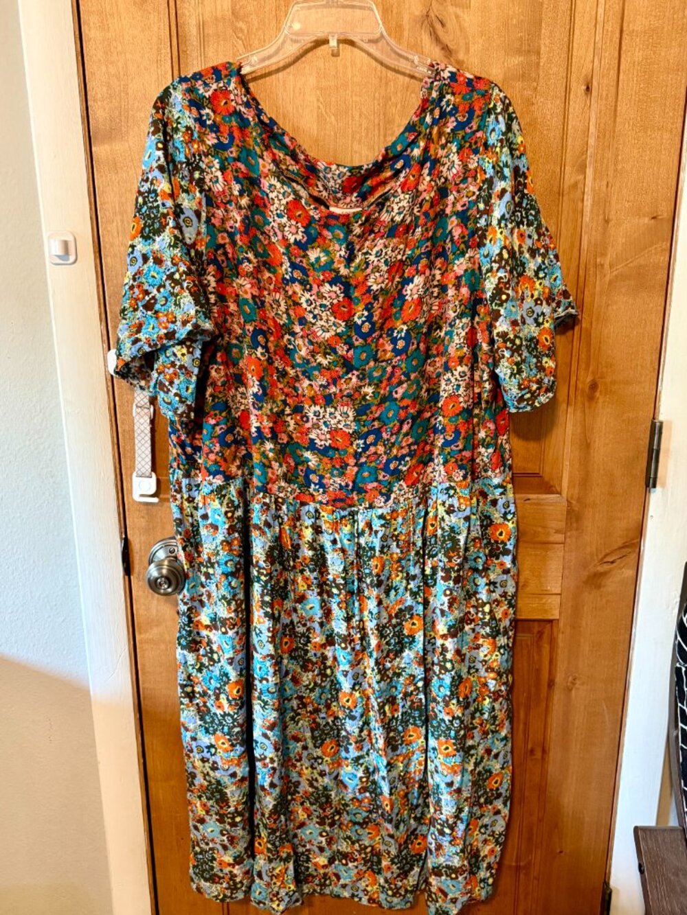 Floral Evelyn Dress - Picture 3 of 4